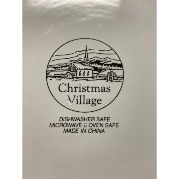 Vintage Christmas Village Ceramic Dinner Plate 10 inch Tree Presents Holly - Picture 4 of 4